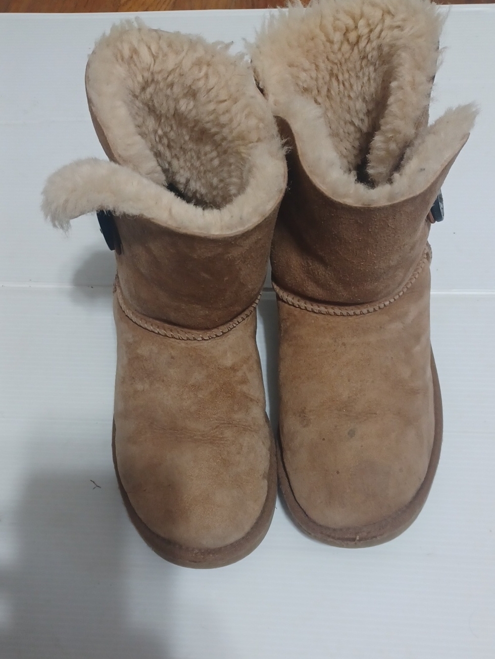 UGG Chestnut Bailey Button Shearling Sheepskin Winter Boots Excellent Size 4.5